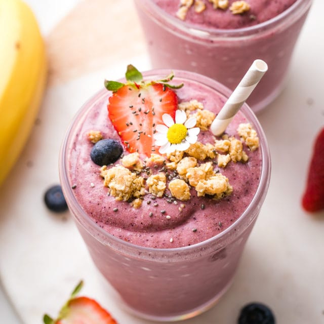 Chia Seed Smoothie (Healthy, Vegan, Easy) - The Simple Veganista