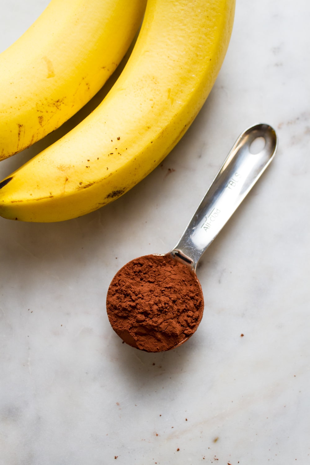 ingredients for raw chocolate banana ice cream.