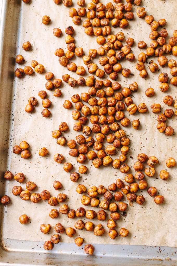 Spicy Roasted Chickpeas with Chipotle - The Simple Veganista