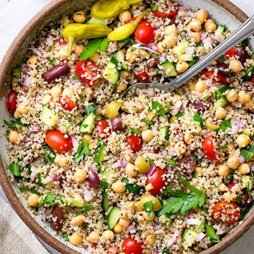 Greek Quiona Salad (Quick + Easy Recipe) - The Simple Veganista