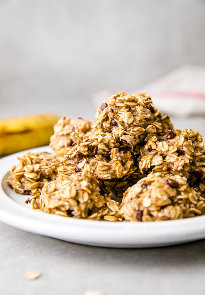 3 Ingredient Banana Oatmeal Cookies w/ Chocolate Chips Simple Veganista