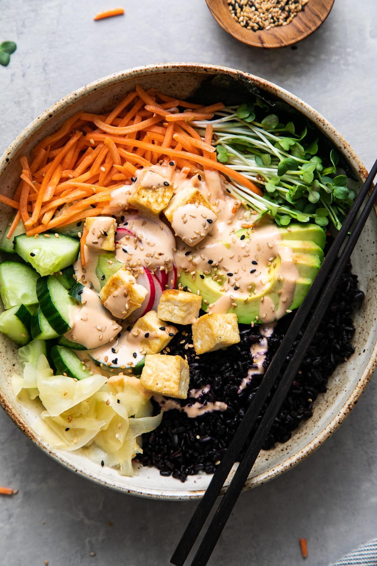 Sushi Bowl Dynamite Sauce Vegan The Simple Veganista