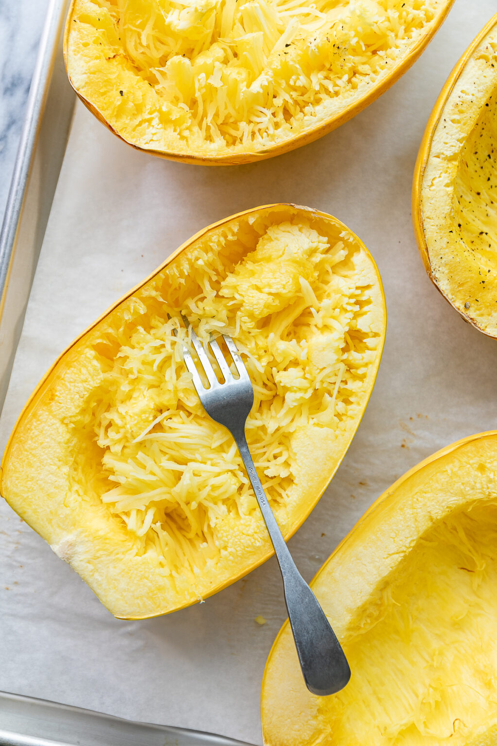 How To Cook Spaghetti Squash - The Simple Vegansita