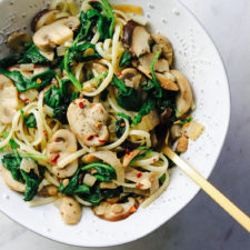 GARLICKY MUSHROOM + KALE WITH LINGUINE-image