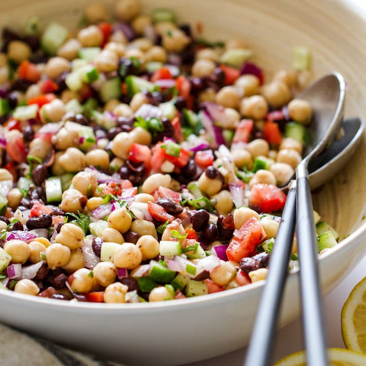 Balela Salad (Middle Eastern Chickpea Salad) - The Simple Veganista