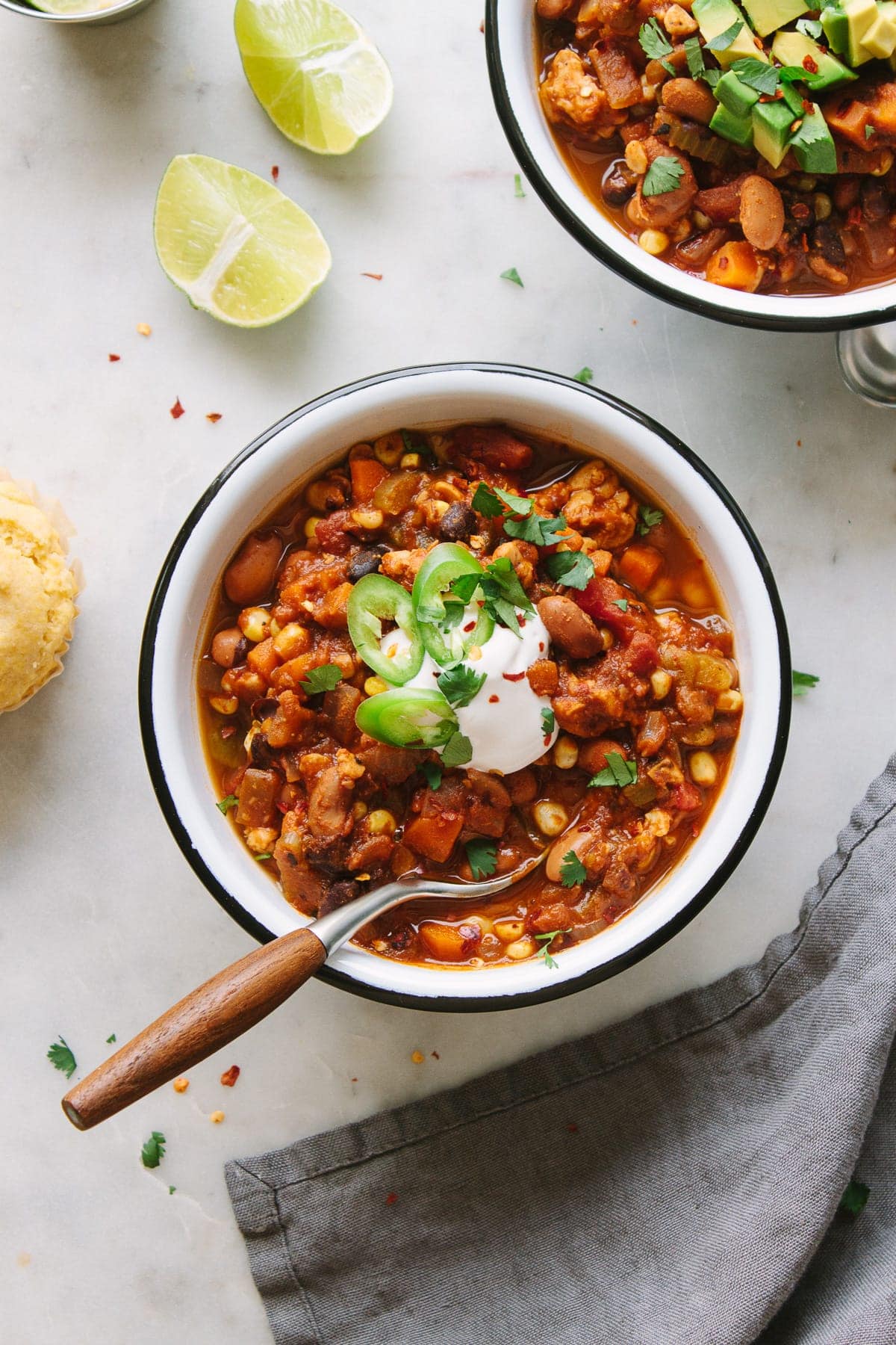 EASY VEGETABLE CHILI (SLOW COOKER OR STOVETOP)