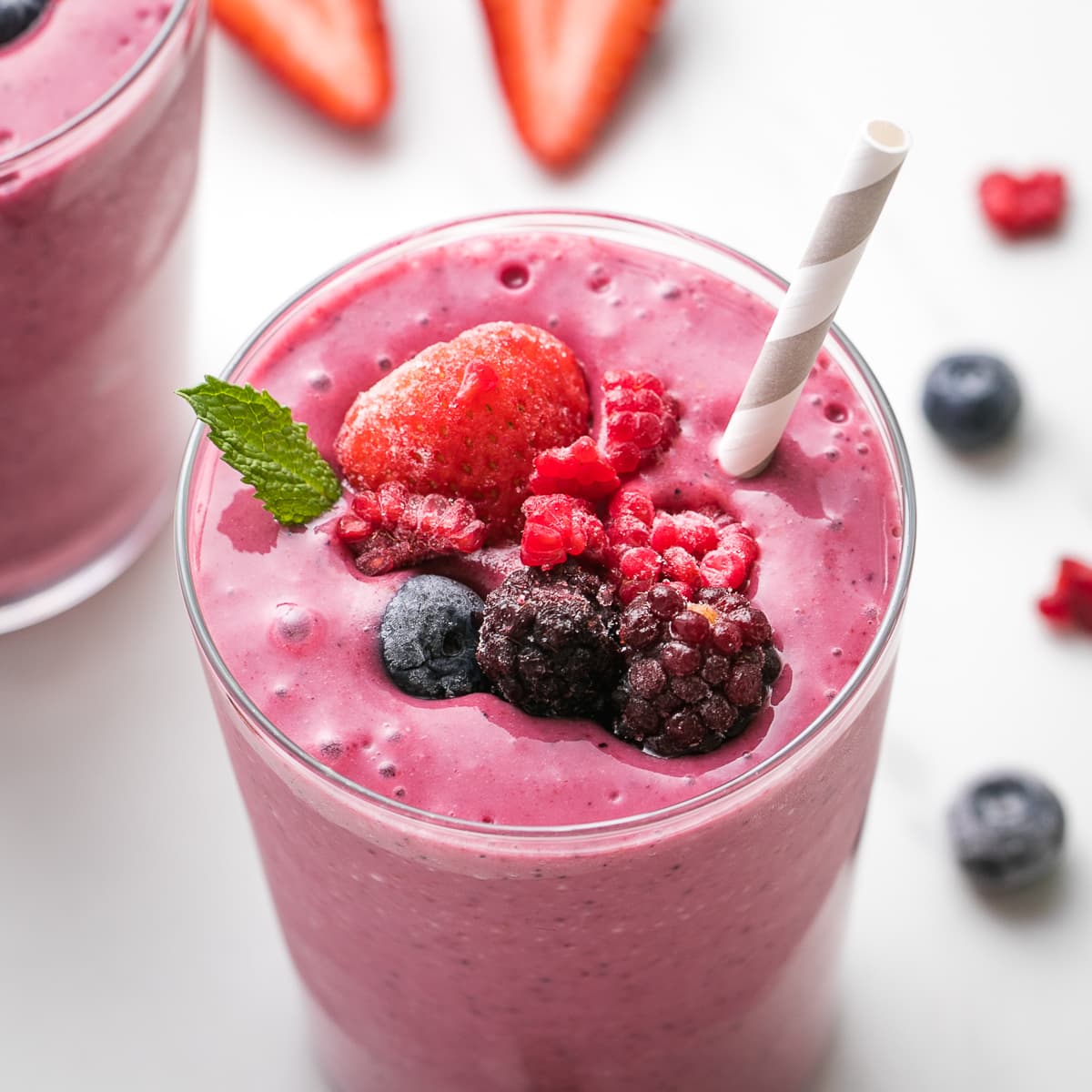 Mixed Berry + Yogurt Smoothie (Healthy, Easy, Vegan) - Simple Veganista