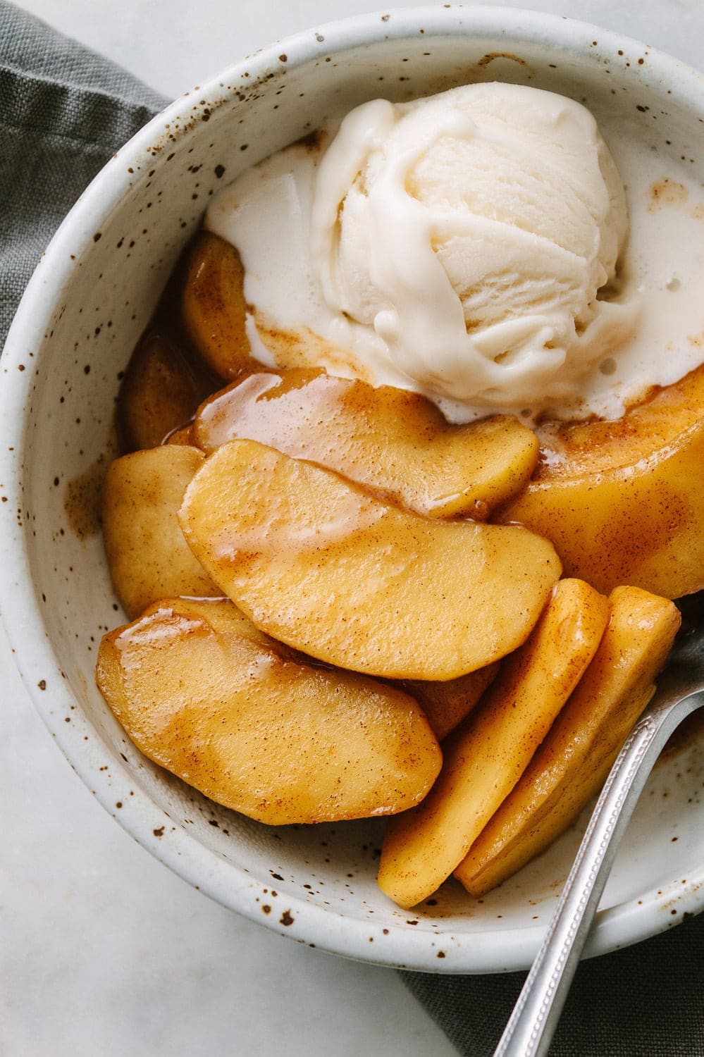 Baked Apple Slices {No Added Sugar} - Healthy Recipes Blog