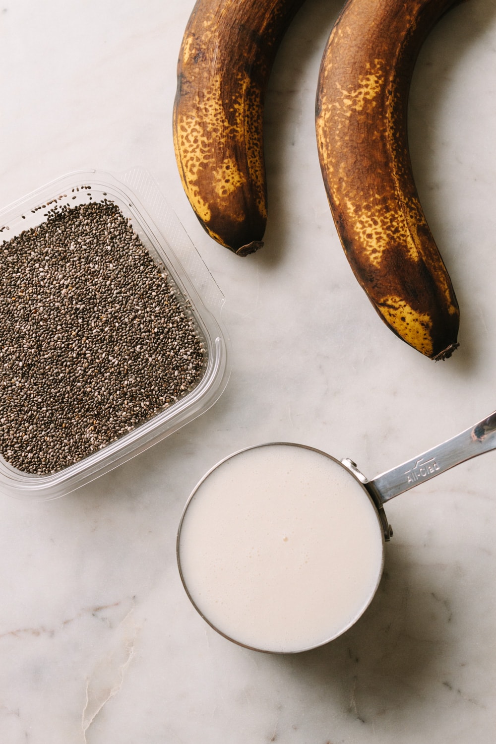 banana chia seed pudding ingredients