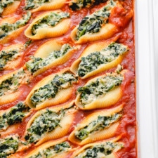 SPINACH AND 'RICOTTA' VEGAN STUFFED SHELLS-image
