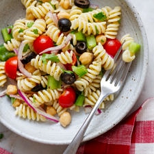 Quick & Easy Vegan Pasta Salad - The Simple Veganista