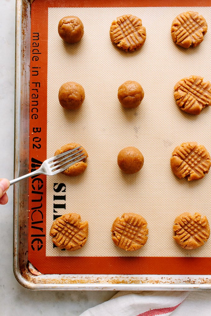 1 Bowl Vegan Peanut Butter Cookies The Simple Veganista