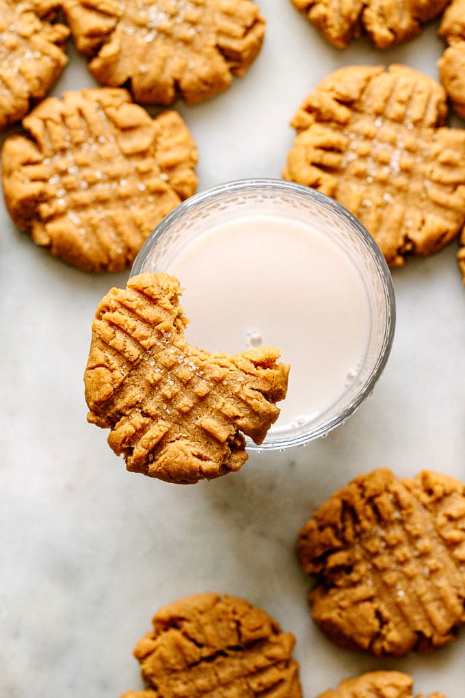 1 Bowl Vegan Peanut Butter Cookies The Simple Veganista