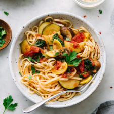 https://simple-veganista.com/wp-content/uploads/2019/11/easy-vegetable-spaghetti-225x225.jpg