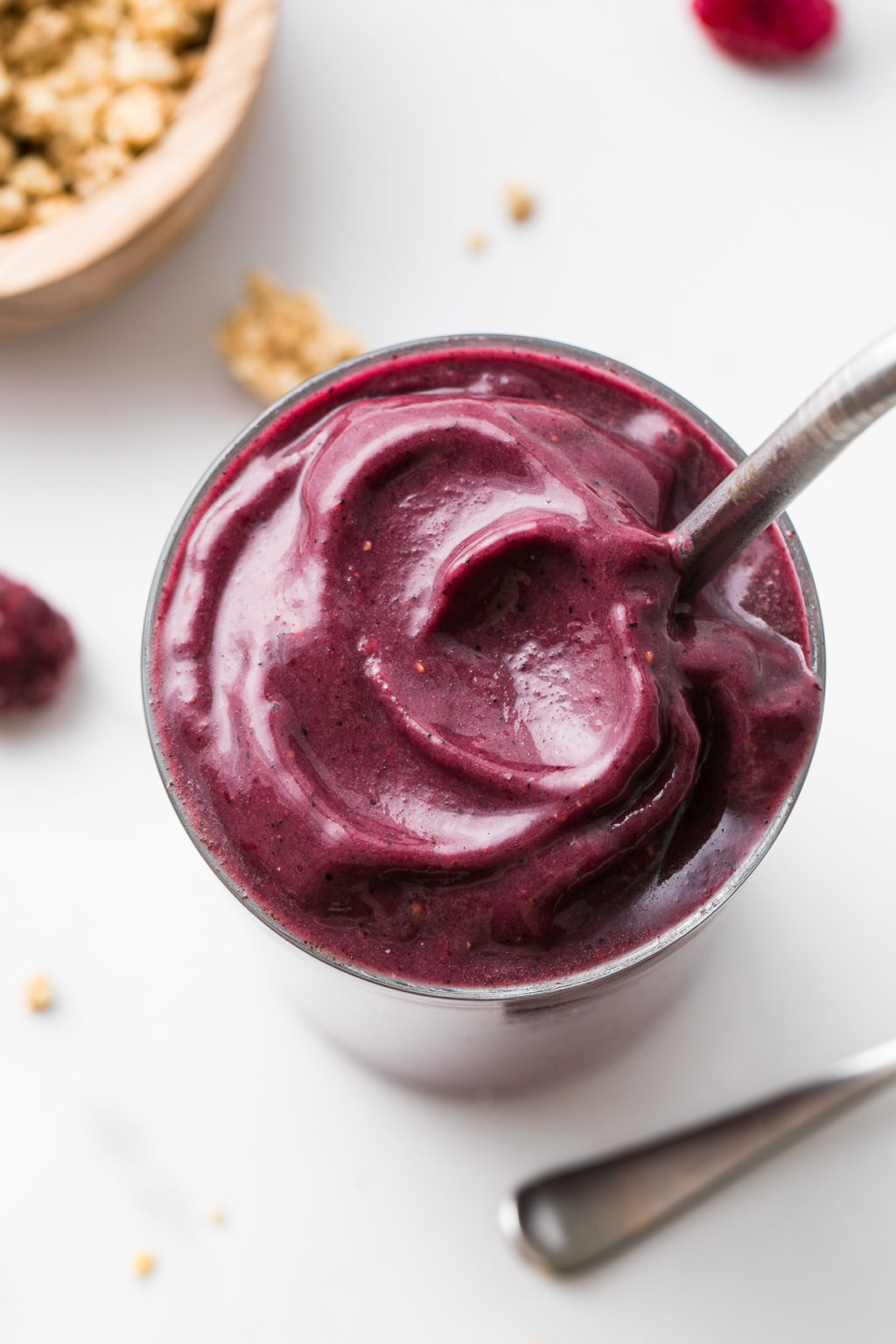 Acai Smoothie (Healthy, Vegan, Easy) - The Simple Veganista